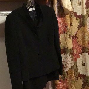 TAHARI Black Dress Suit